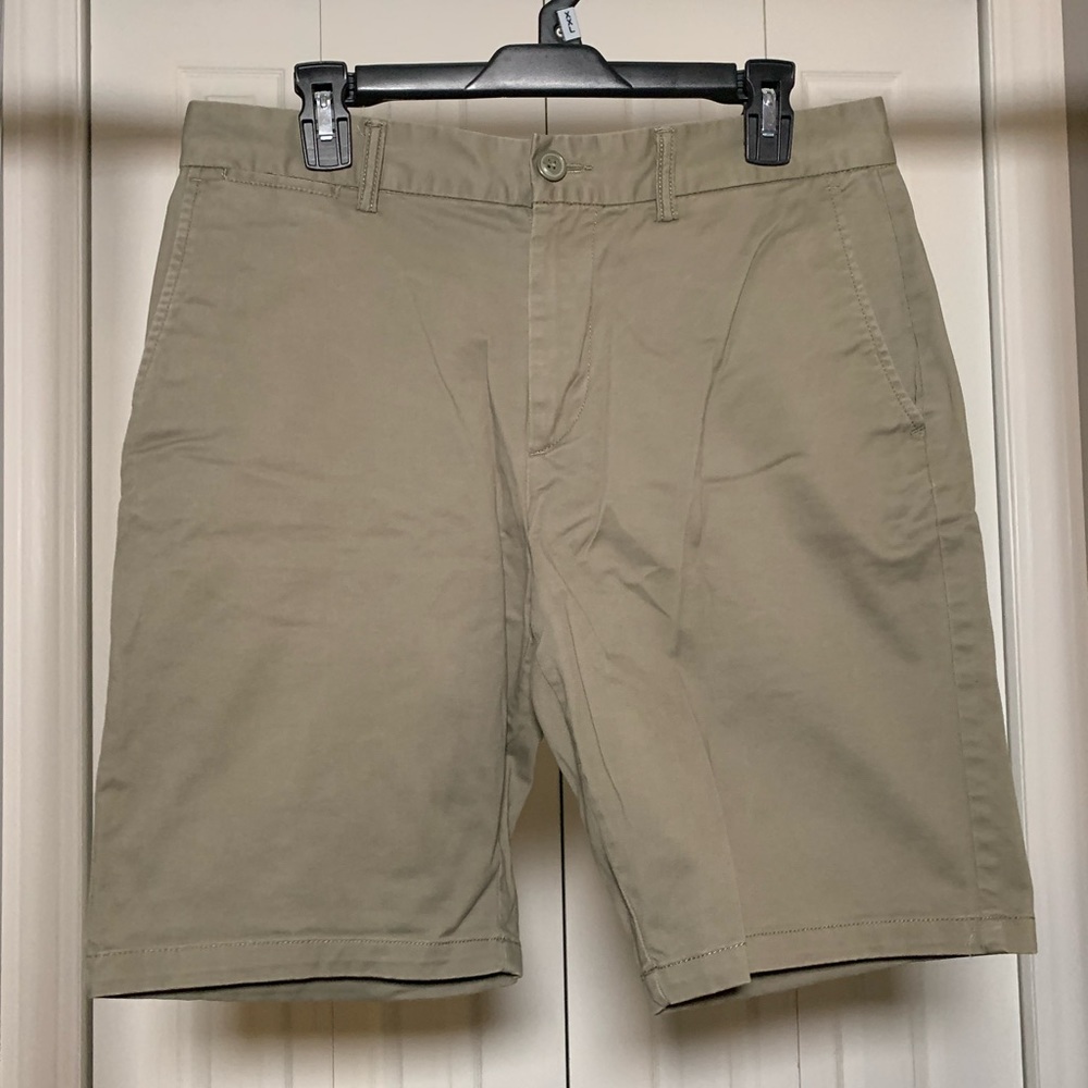 Men’s Old Navy Ultimate Slim Shorts 32W Olive Green Slightly Worn and Washed